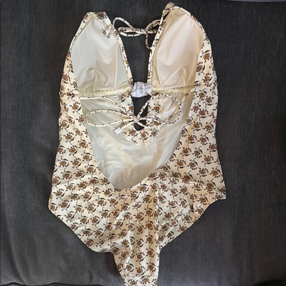 NWT Tory Burch Printed One Piece Swimsuit - Picture 6 of 7